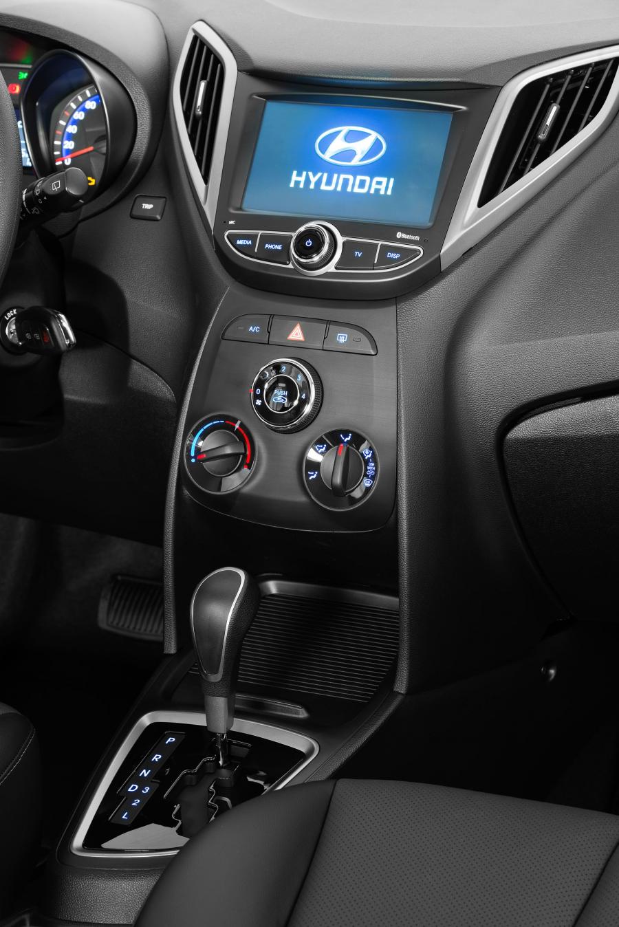 Интерьер Hyundai HB20 Spicy 1.6 Automatic 2015 года  (фото 21 из 29)